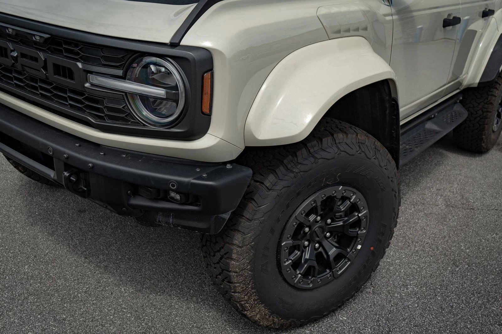 Used 2025 Desert Sand Ford Raptor image 4