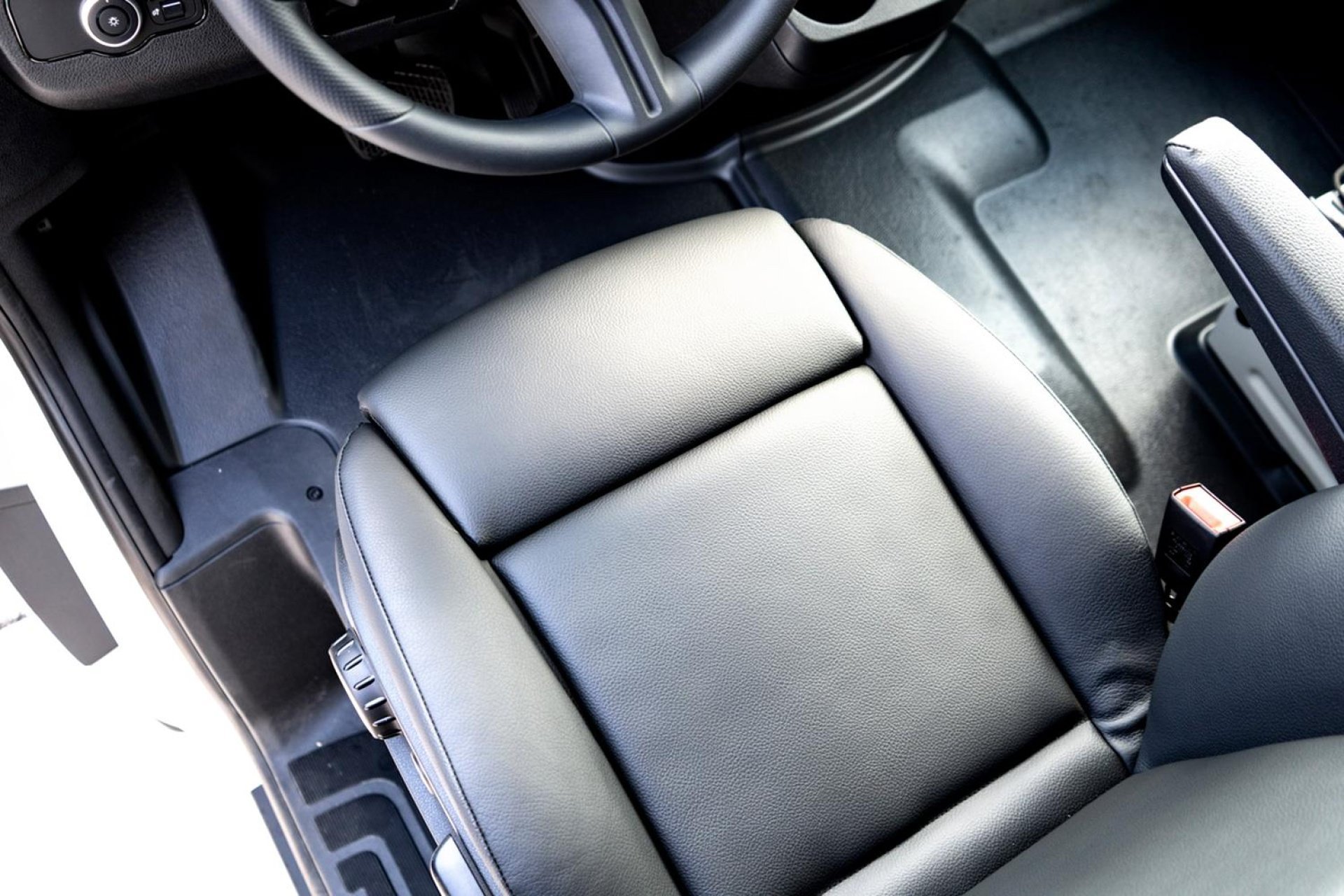 New 2025 Pebble+Gray Mercedes-Benz Cargo 170 WB image 40