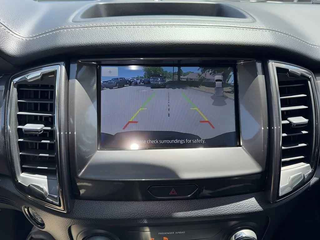Used 2019  Ford XL image 17