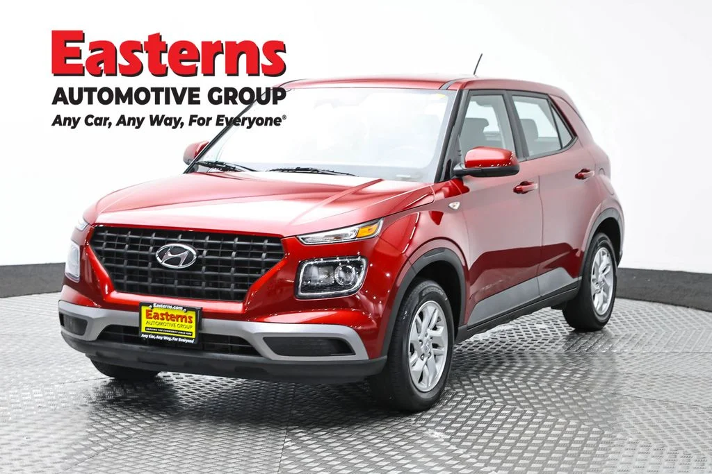 Used 2025 Red Hyundai SE image 1