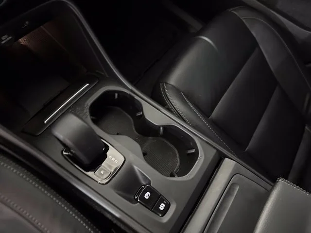 Used 2022  Volvo Momentum image 22