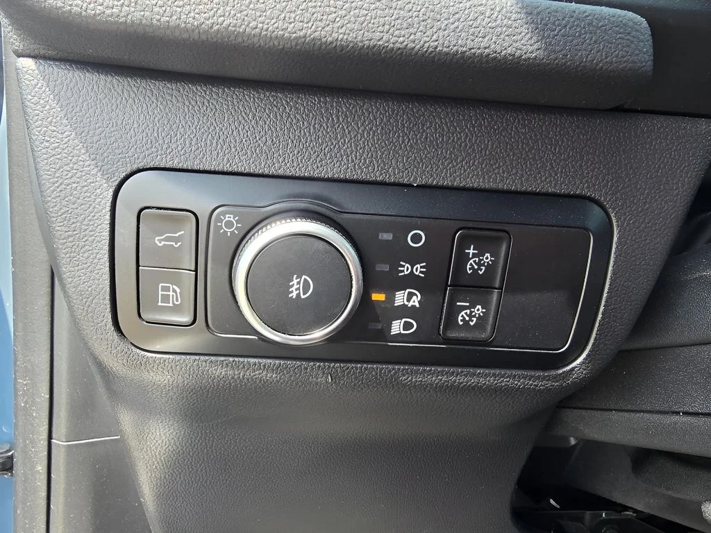 Used 2024 VAPOR BLUE METALLIC Ford ST-Line Select image 22
