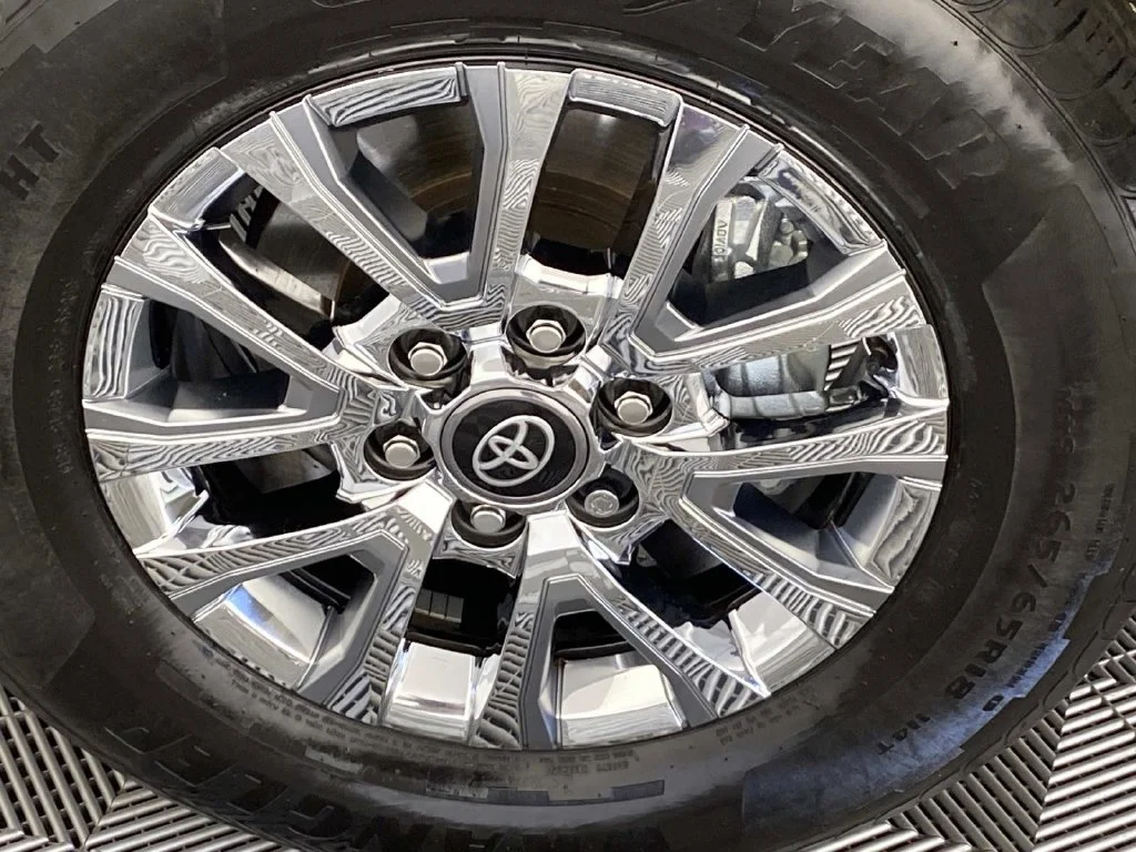 Used 2025 Bronze Toyota Limited image 28