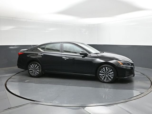 Used 2025 Black Nissan 2.5 SV image 11