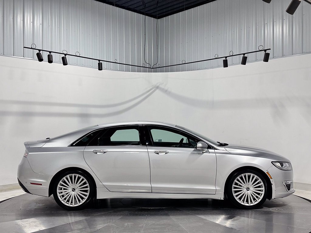 Used 2017 Silver Lincoln Reserve image 10