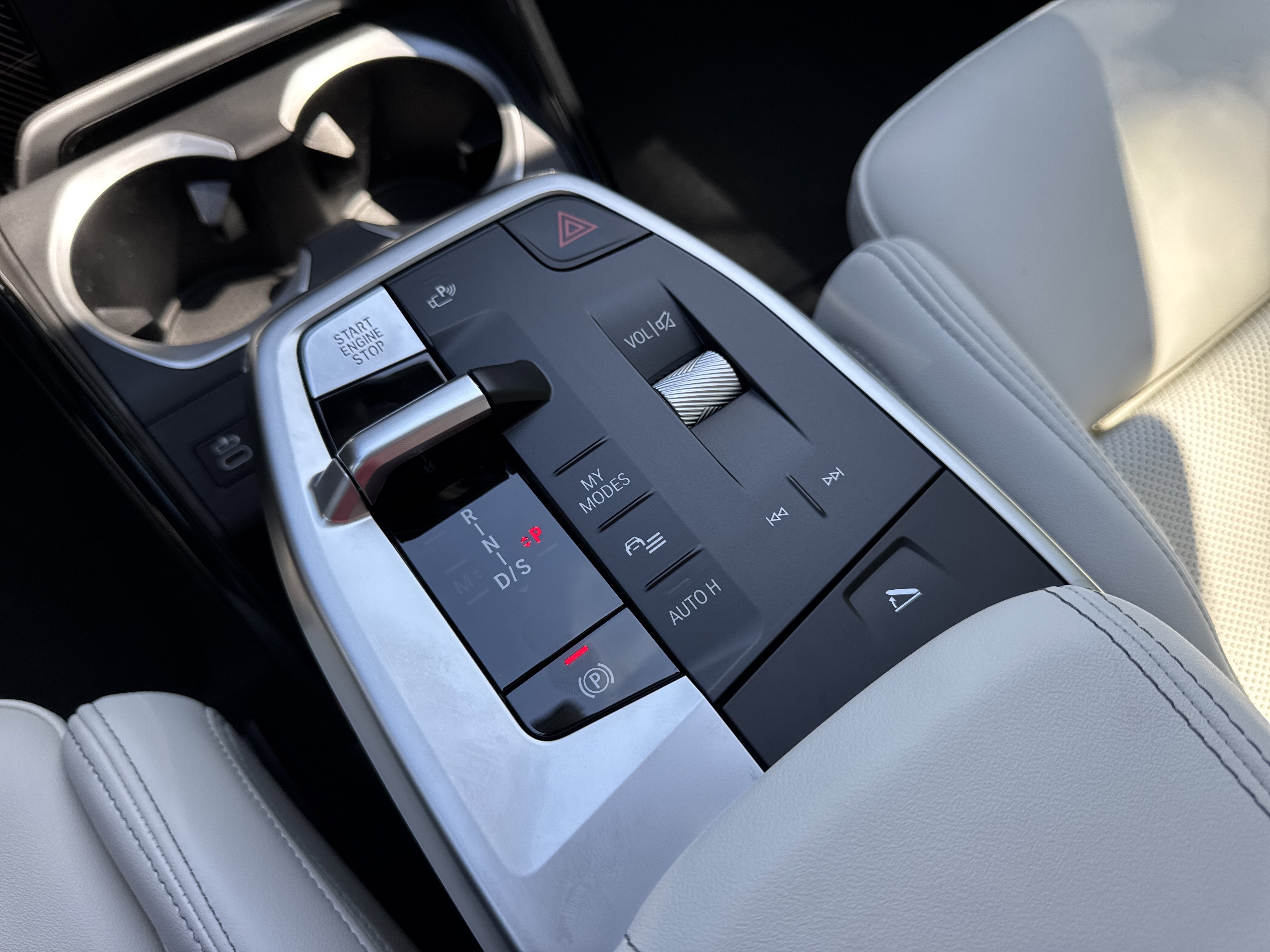 New 2026 0300 Alpine White BMW xDrive28i image 16