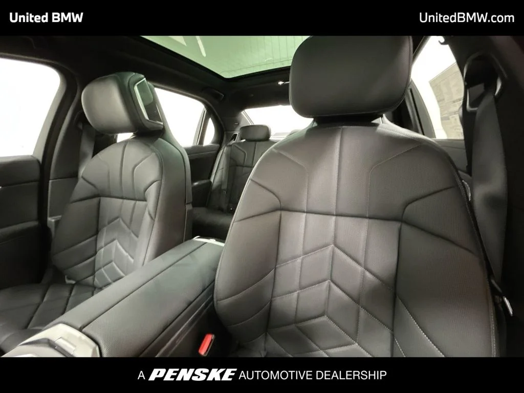 2026 BMW 7 Series 750e - Photo 13