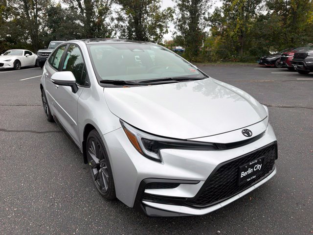 New 2026 Classic Silver Metallic with Midnight Black Metallic roof <sup>1</sup> Toyota  XSE image 3