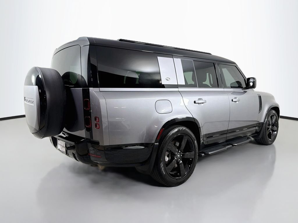 Certified Used 2024 Eiger Grey Metallic Land Rover X-Dynamic SE image 5