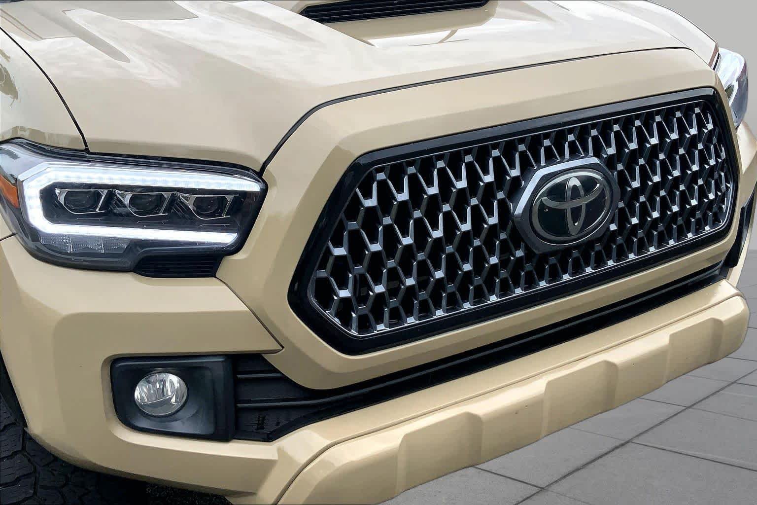 Used 2018 Quicksand Toyota TRD Sport image 29