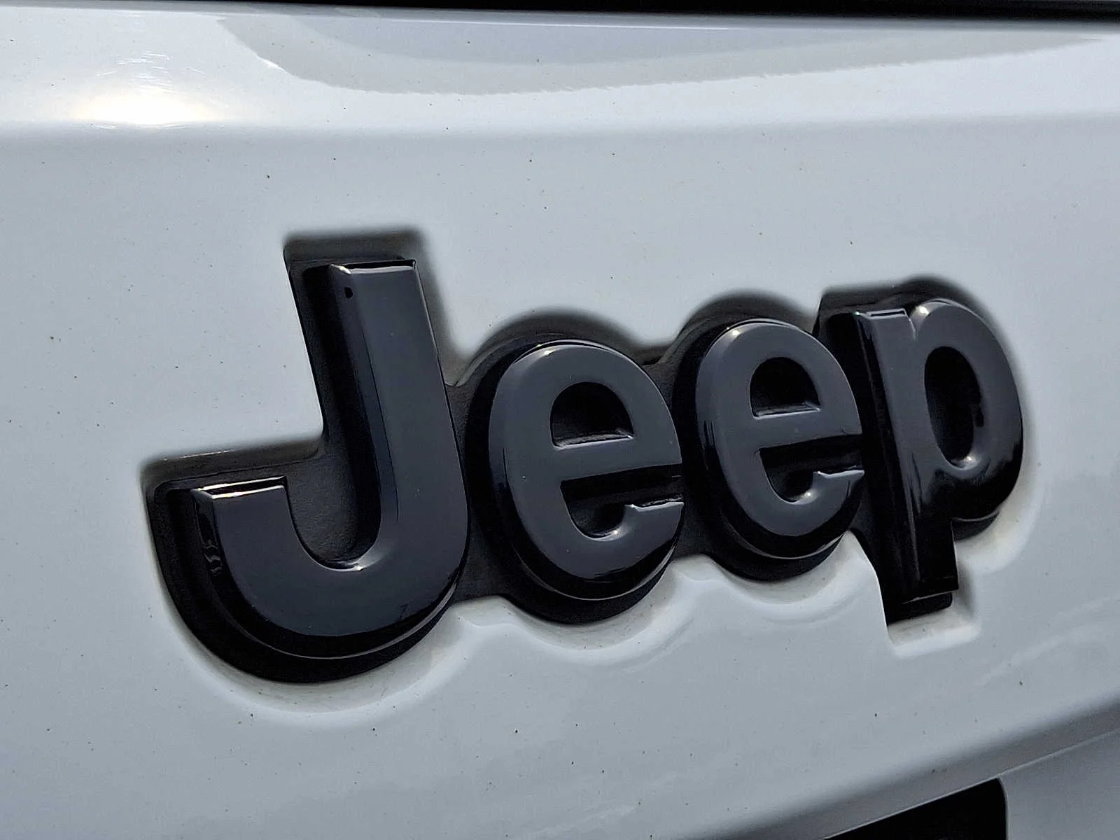 Used 2018 Bright White Clearcoat Jeep Altitude image 31