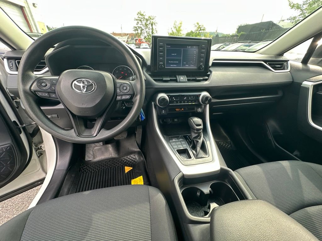 Used 2019 White Toyota LE image 25