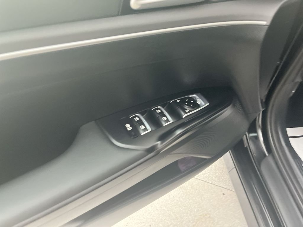 Used 2026 Black Kia LXS image 19