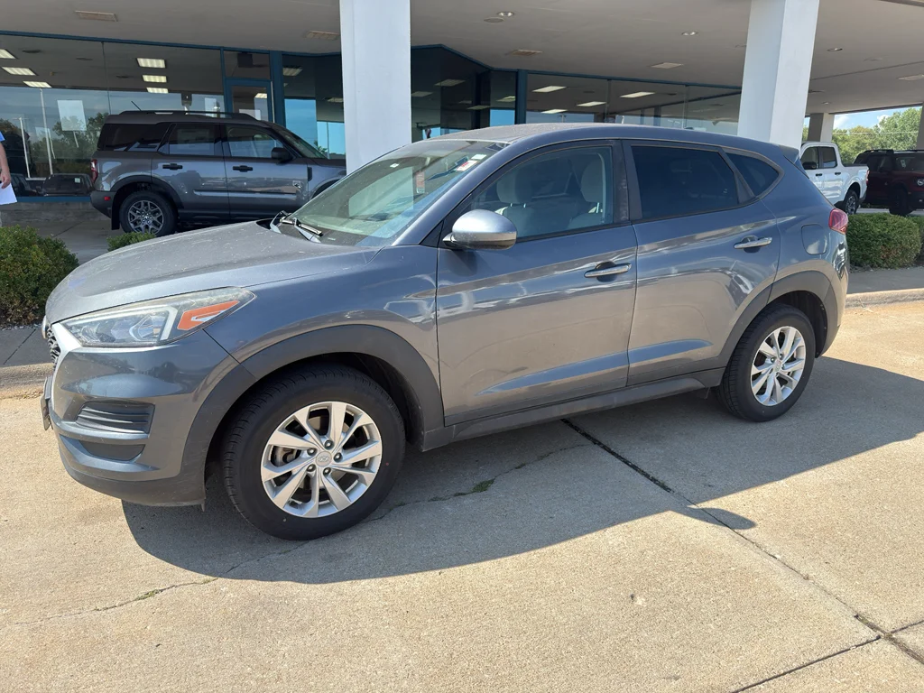 Used 2019 Coliseum Gray Hyundai SE image 4