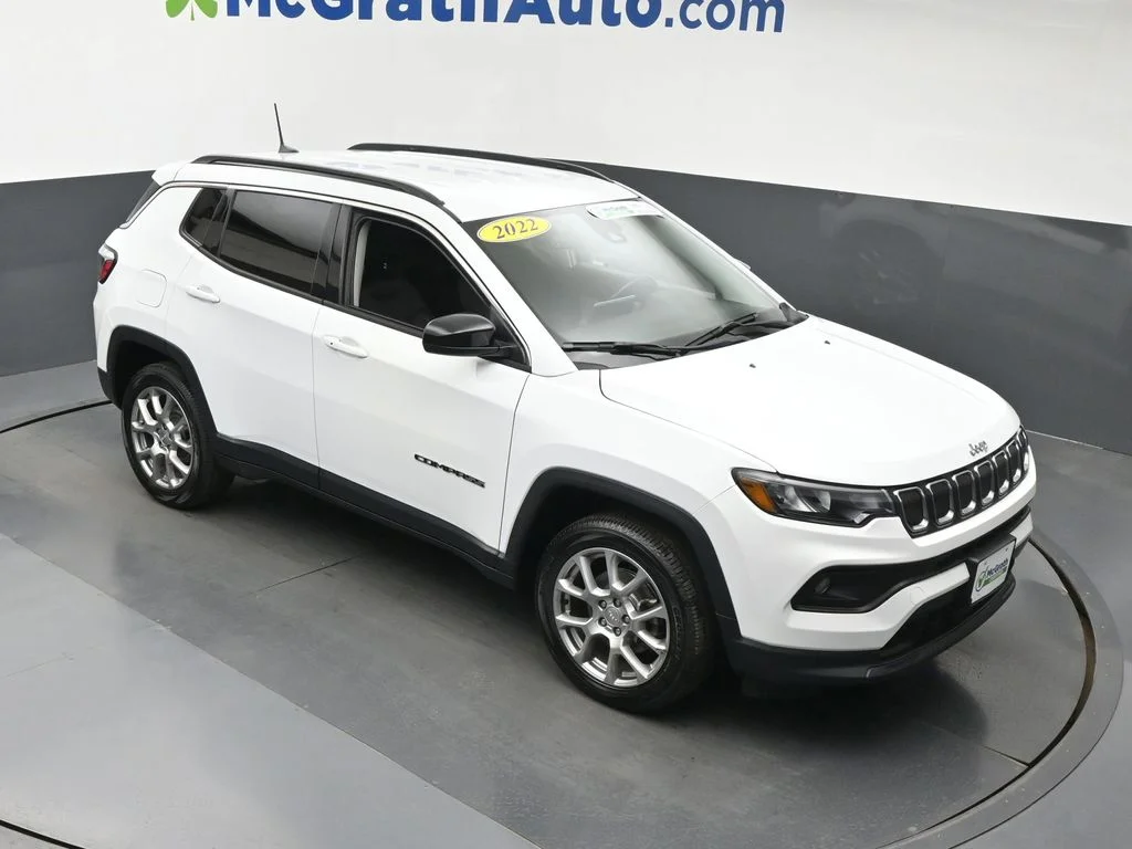 Certified Used 2022 White Jeep Latitude Lux image 3