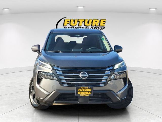 Used 2024 Gray Nissan SV image 2