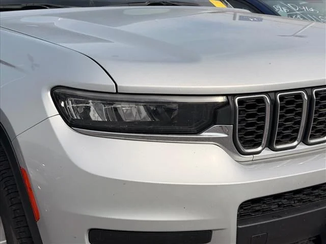 Used 2022 Silver Jeep Laredo image 19