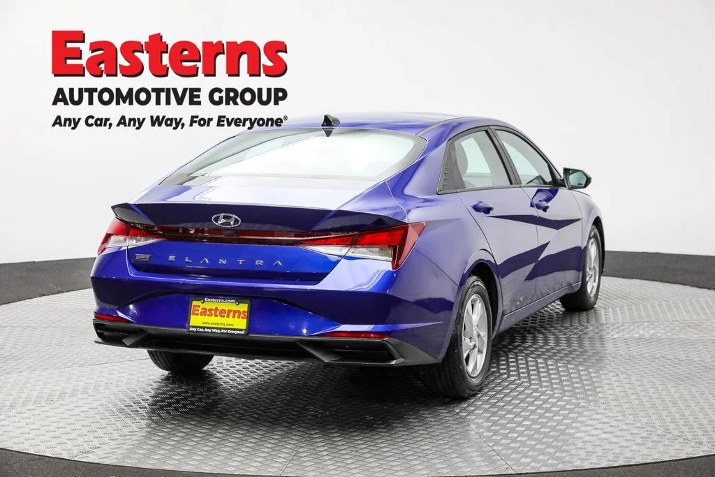 Used 2023 Blue Hyundai SE image 5