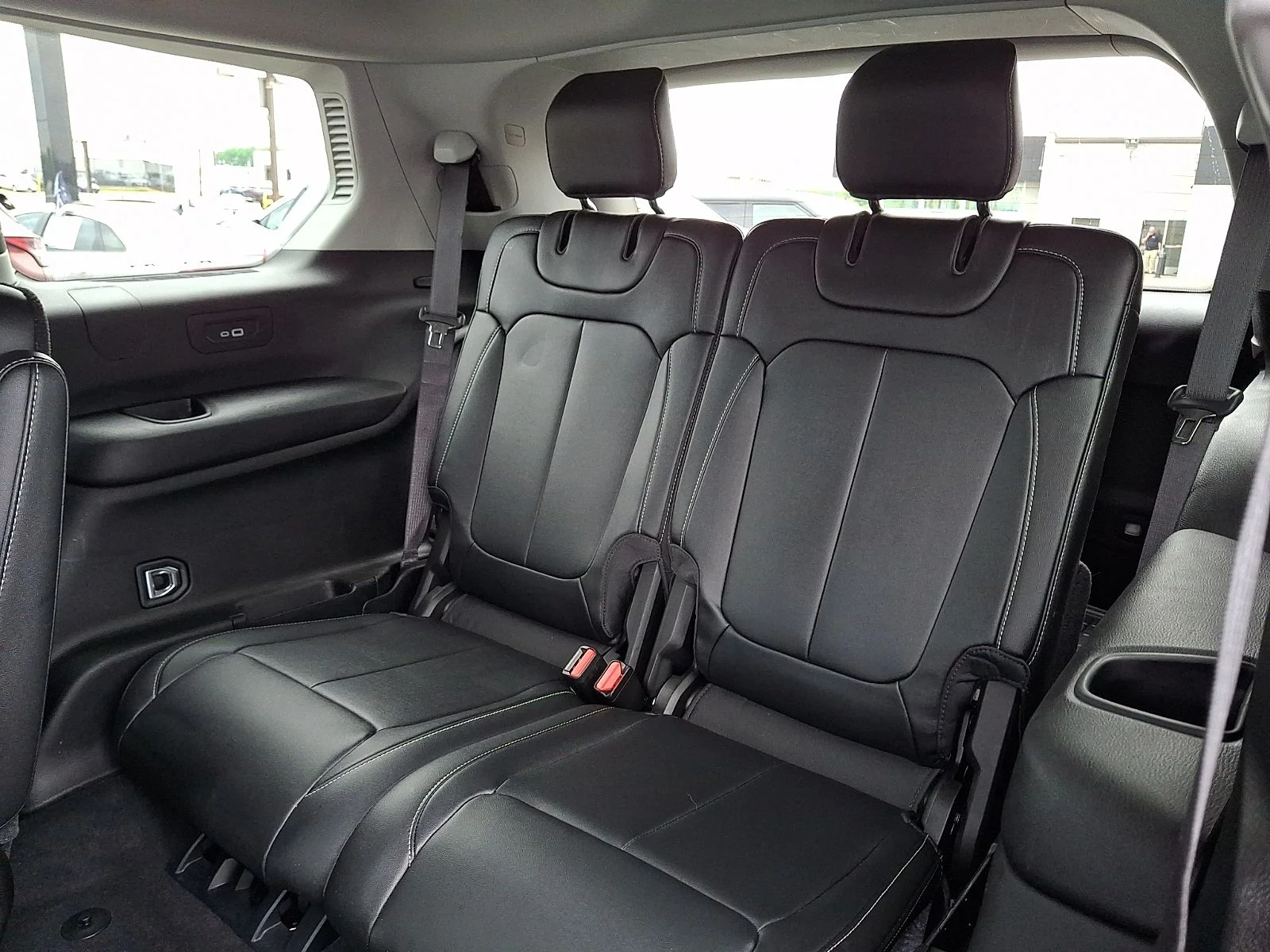 Used 2023 White Jeep Limited image 12