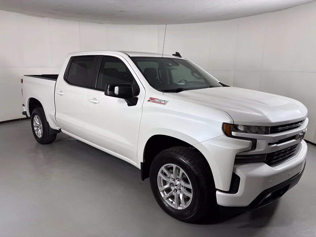 Used 2022 Beige Chevrolet RST image 2