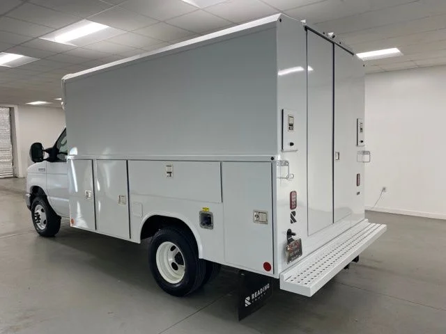 New 2025 Oxford White Ford E-350 SRW image 11