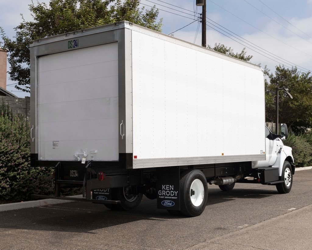 New 2025 Oxford White Ford Base image 16