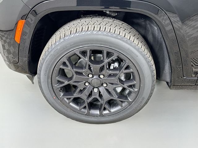 Used 2025 Black Jeep Summit image 32