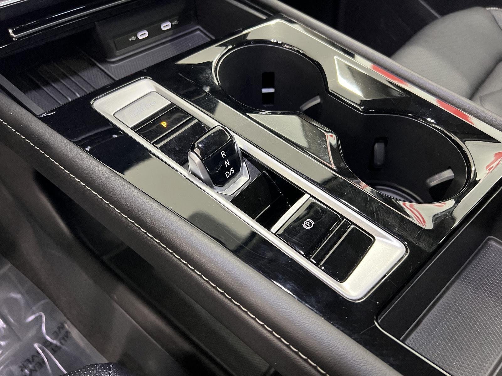 2025 Volkswagen Atlas SE w/Tech - Photo 17