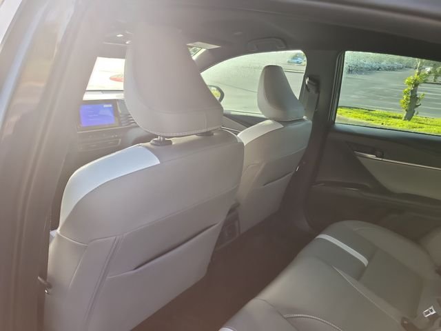 Used 2025  Toyota SE image 10