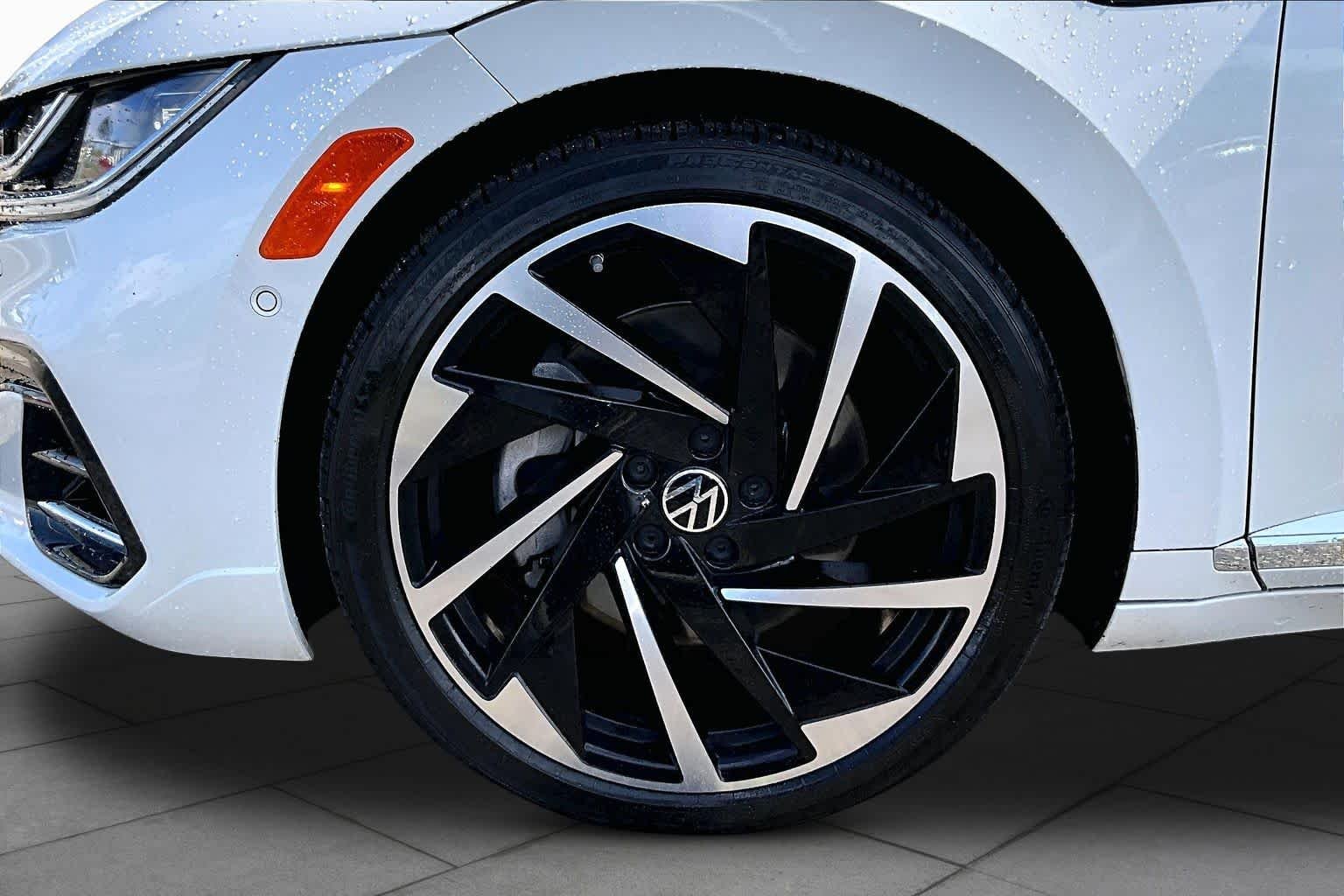 Used 2023 Opal White Pearl Volkswagen SEL Premium R-Line image 11