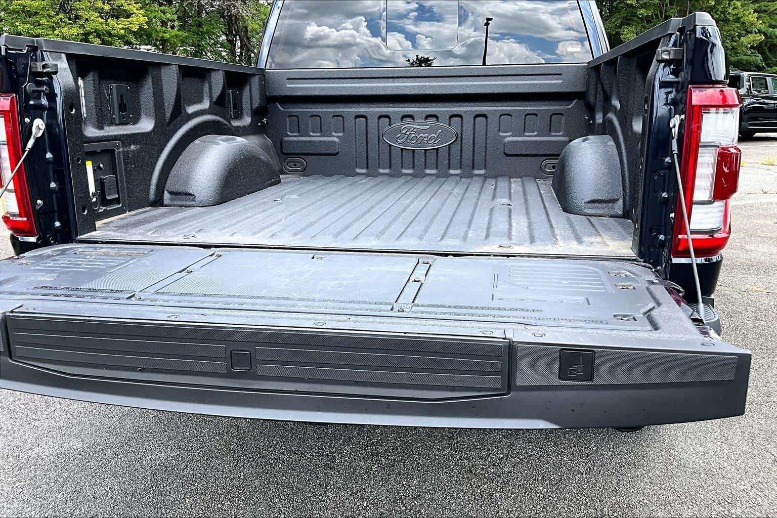 Used 2022 Antimatter Blue Metallic Ford Raptor image 33