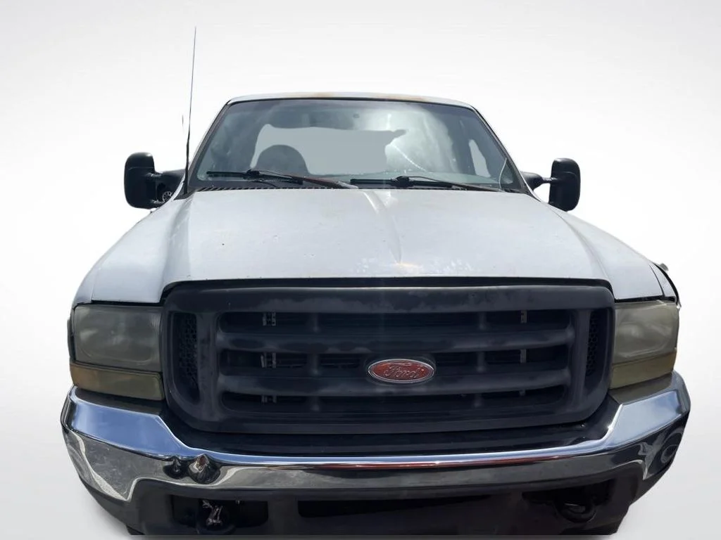 Used 2002 White Ford XL image 3