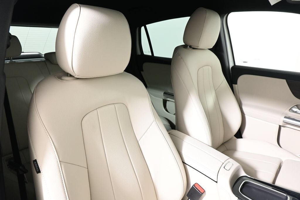 New 2026 Polar White Mercedes-Benz GLA 250 image 65