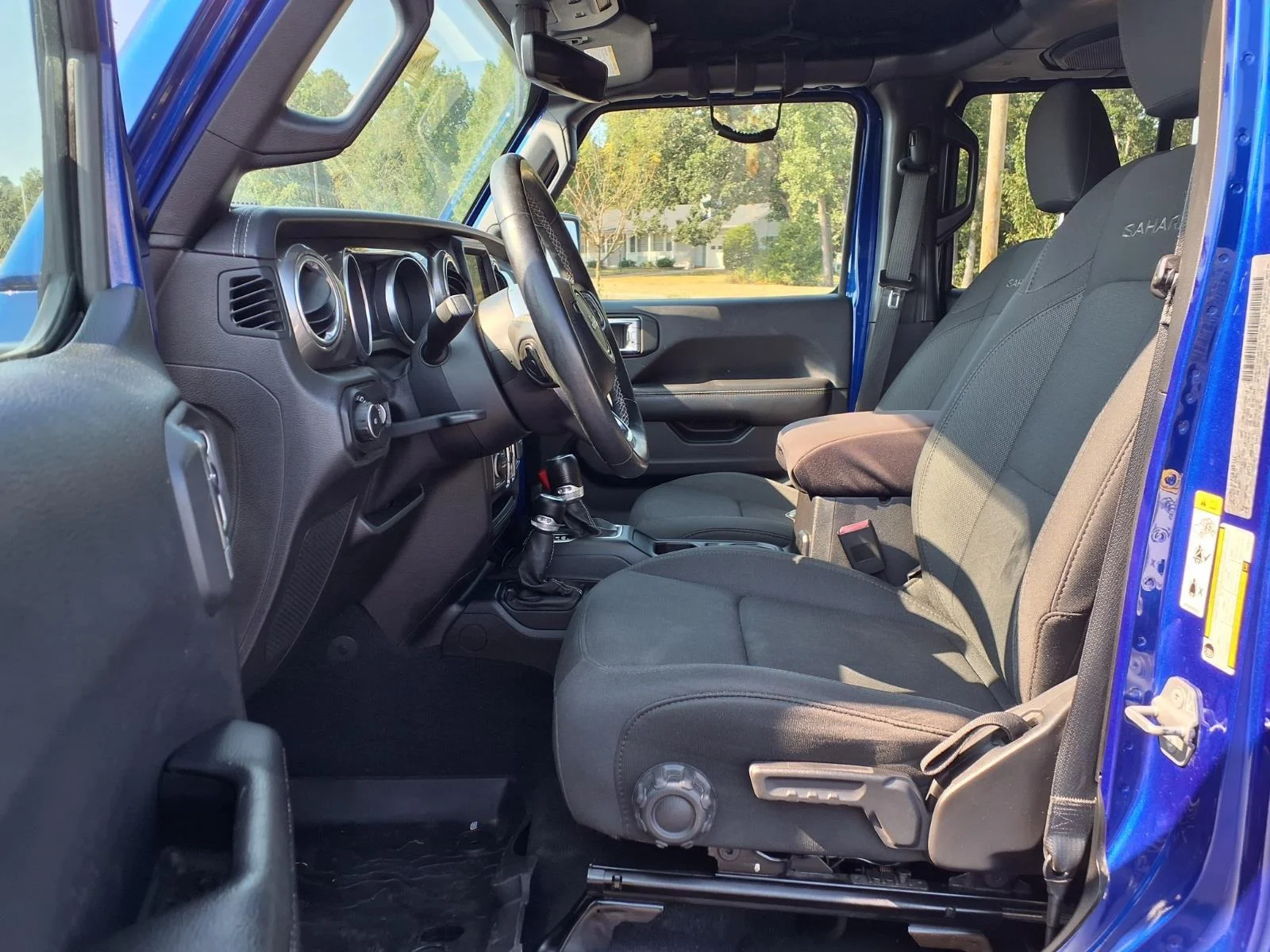 Used 2018 Ocean Blue Metallic Clearcoat Jeep Sahara image 22