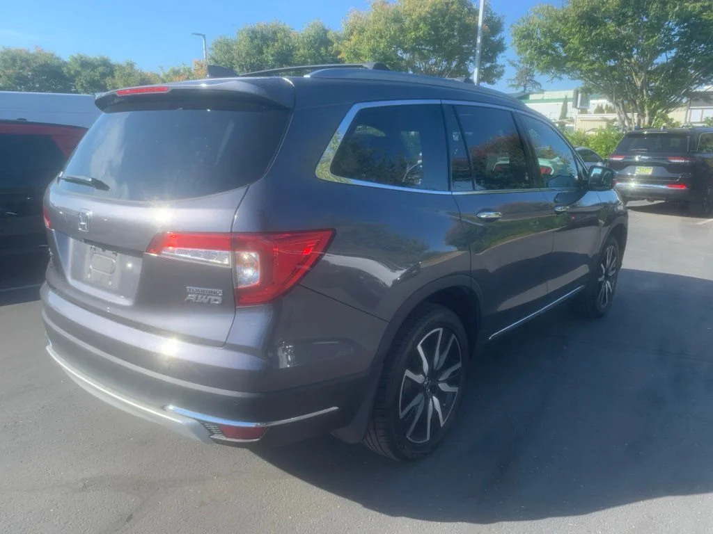 Used 2022 Modern Steel Metallic Honda Touring image 4
