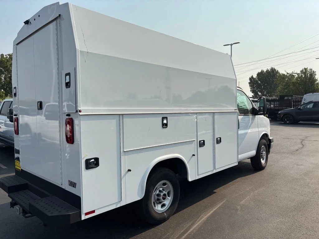 New 2024 Summit White GMC 1WT image 11