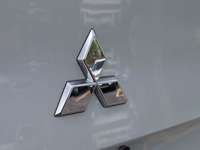 Used 2023  Mitsubishi SE Black Edition image 26