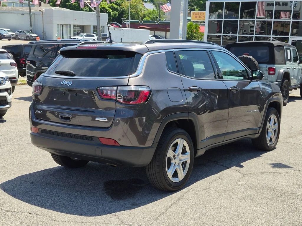 Used 2024 Gray Jeep Latitude image 6