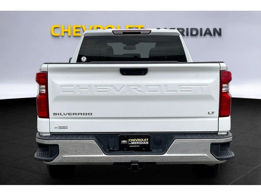 Used 2024 Summit White Chevrolet LT image 4