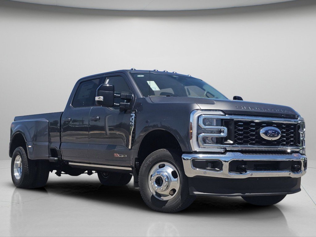 New 2026 Carbonized Gray Metallic Ford LARIAT image 2