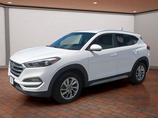 Used 2017 Winter White Hyundai SE image 3