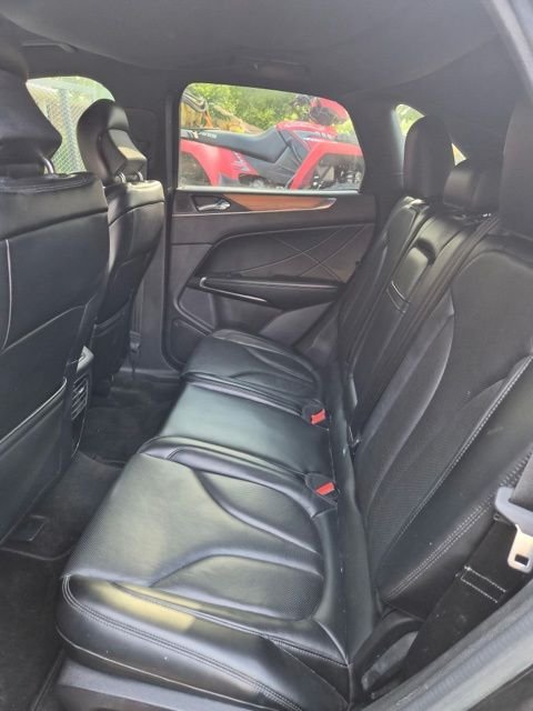 Used 2015 Black Lincoln Base image 7