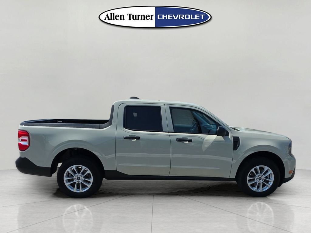 Used 2025 Beige Ford XL image 3