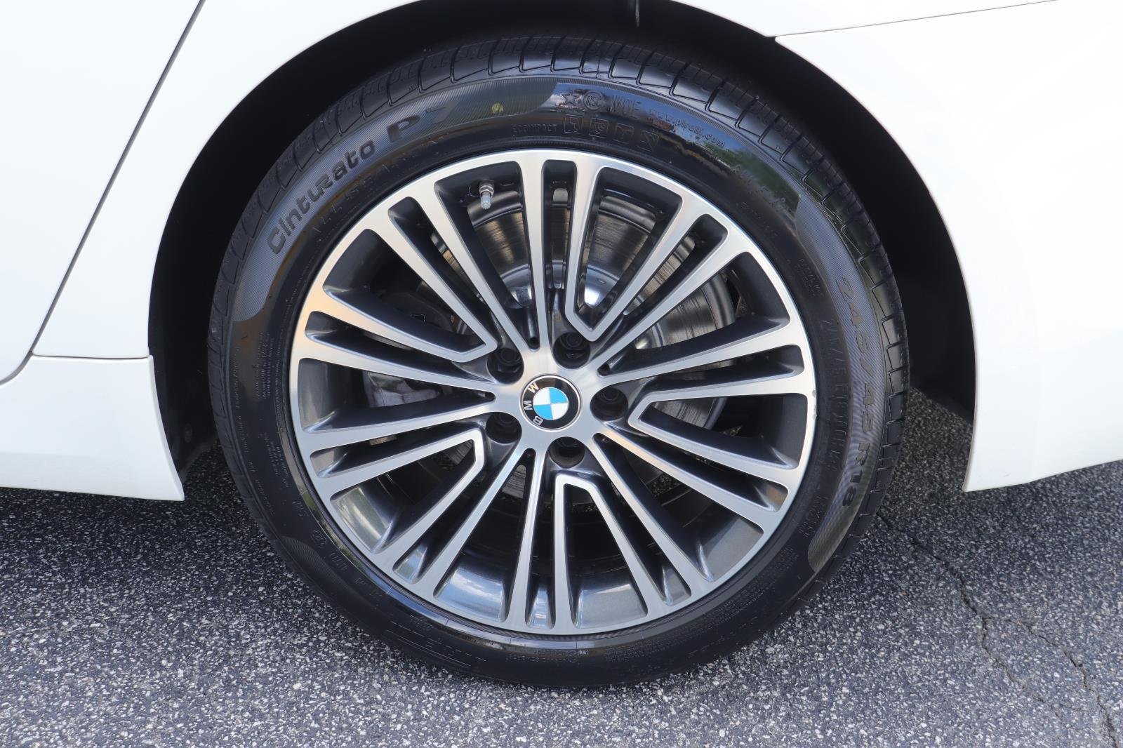 Used 2020 Alpine White BMW 530i image 39