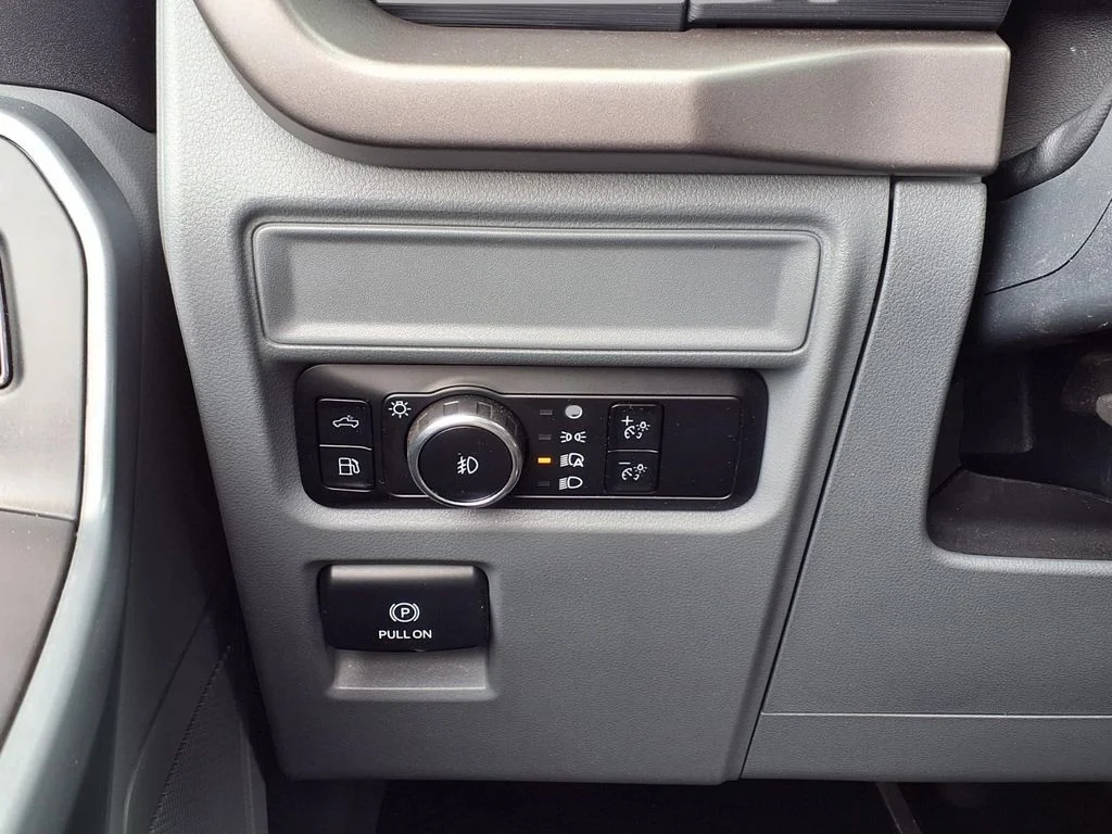Used 2024 Gray Ford XLT image 18
