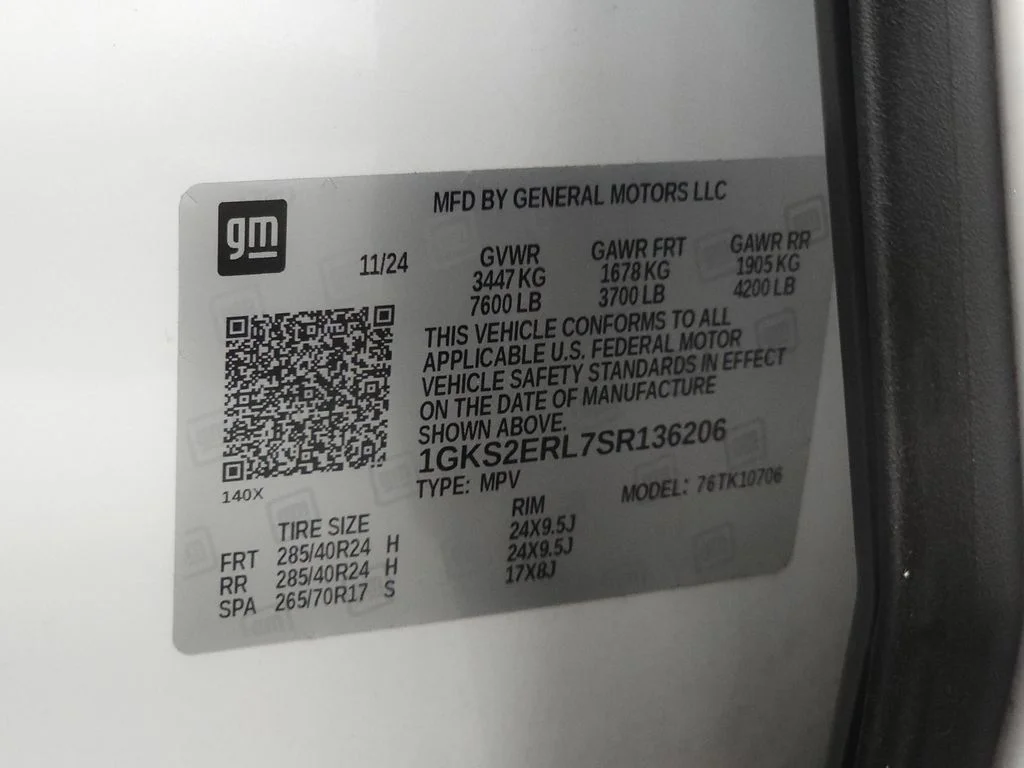 Used 2025 White Frost GMC Denali Ultimate image 36