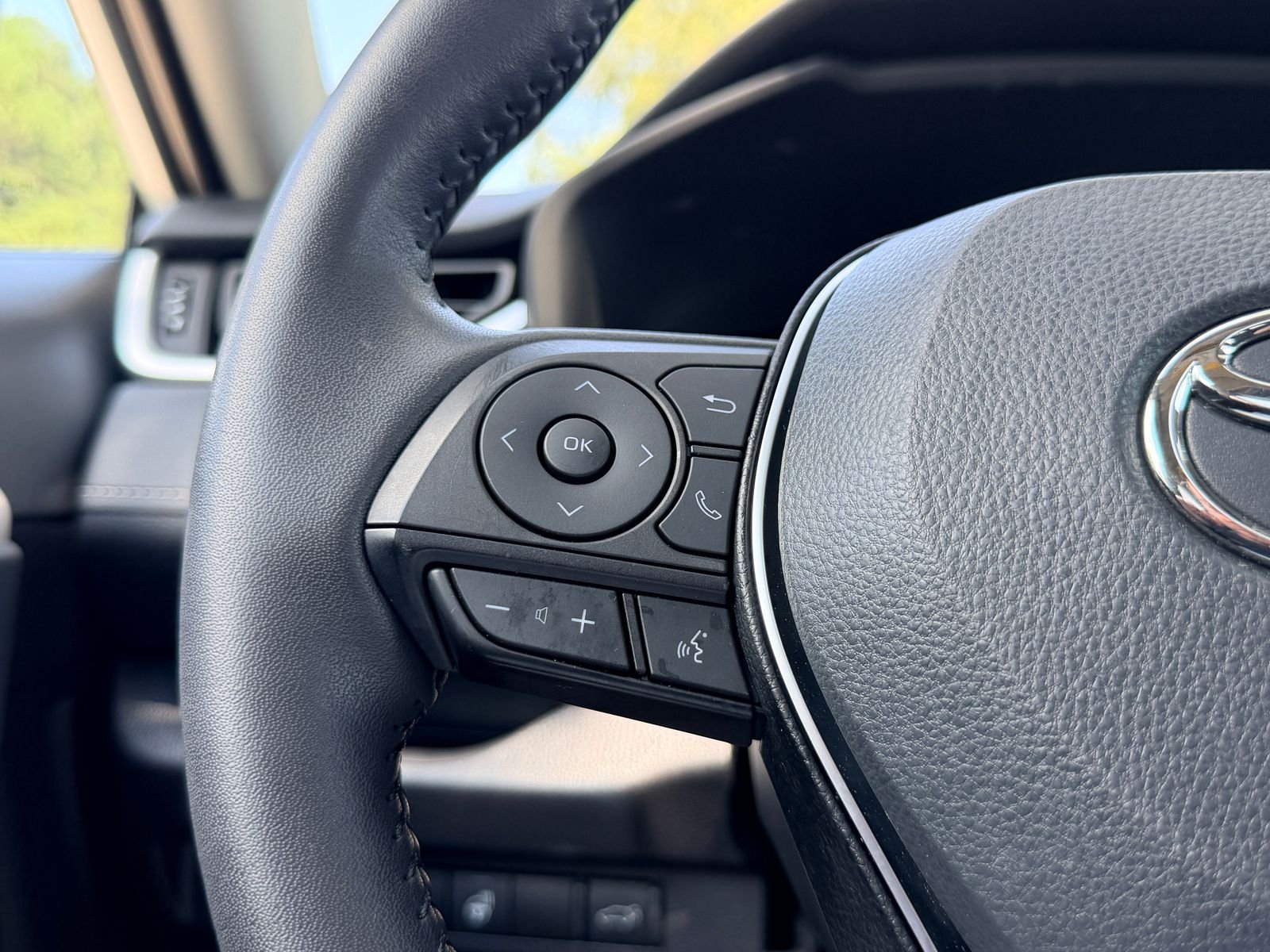 Used 2024 Pearl Toyota XLE Premium image 24