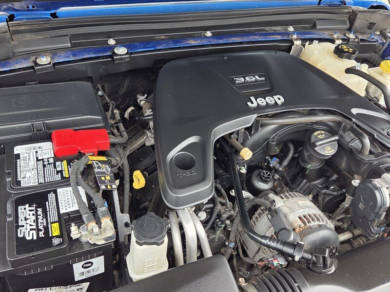 Certified Used 2020 Hydro Blue Pearlcoat JEEP OVERLAND 4X4 image 20