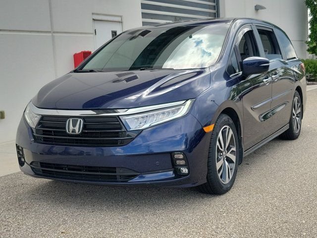 Used 2021 Obsidian Blue Pearl Honda Touring image 3