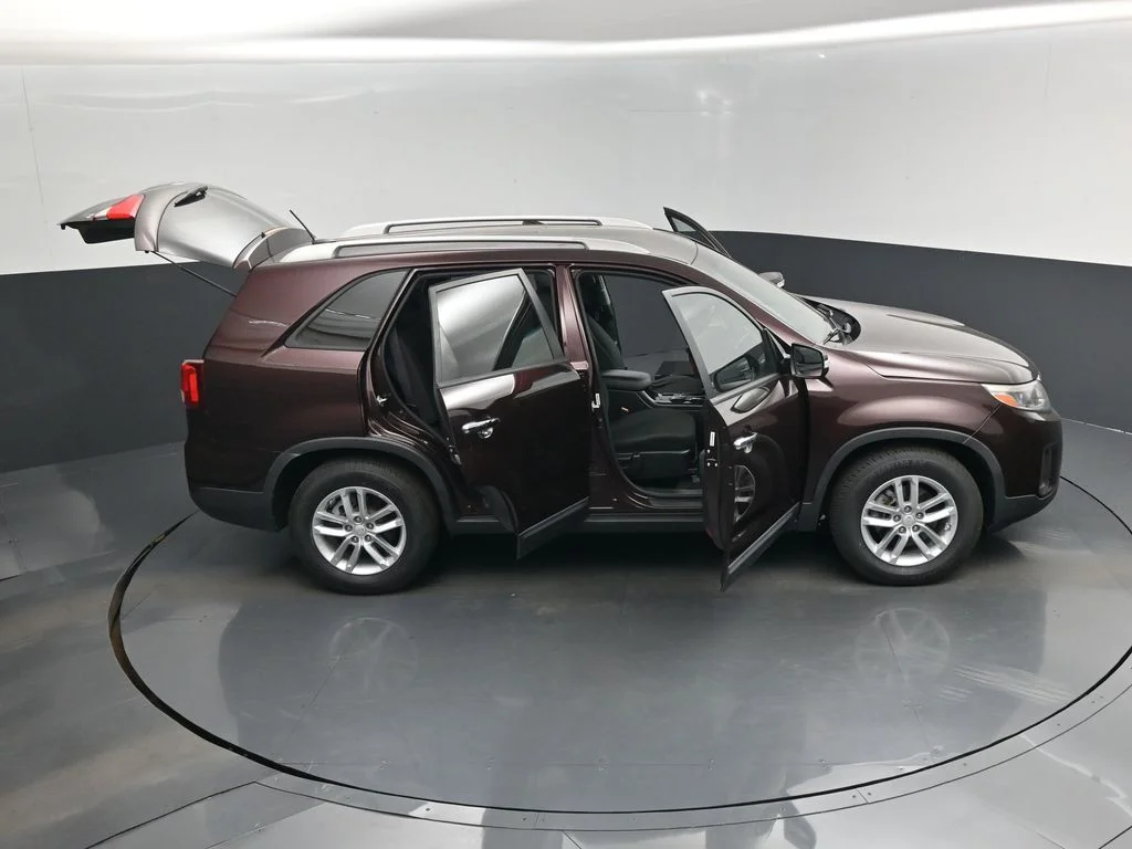 Used 2015 Red Kia LX image 18